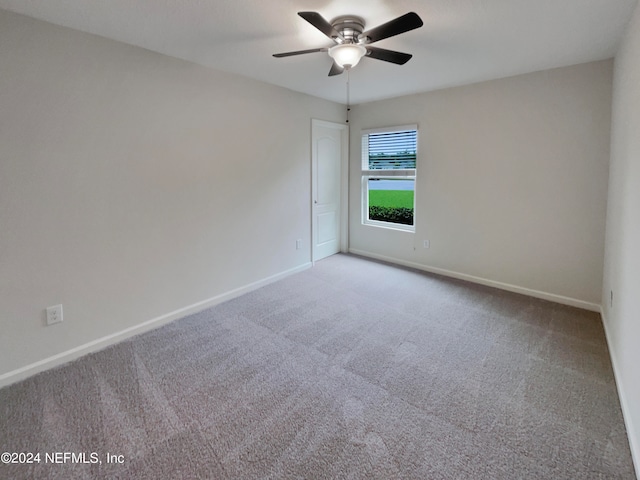 unfurnished room with light carpet and ceiling fan