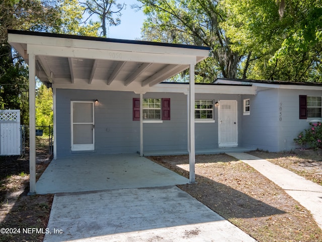 view of front facade with a carport