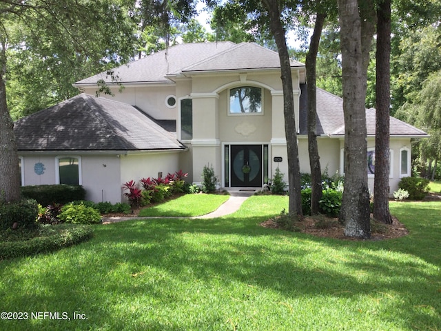 view of front of home with a front lawn