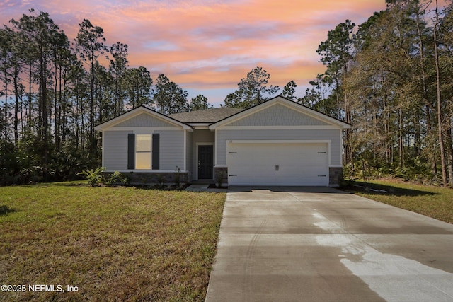 view of front facade with a garage and a yard