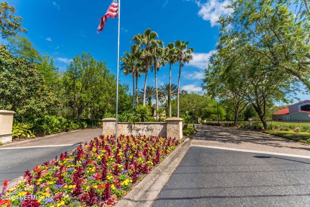 view of community / neighborhood sign