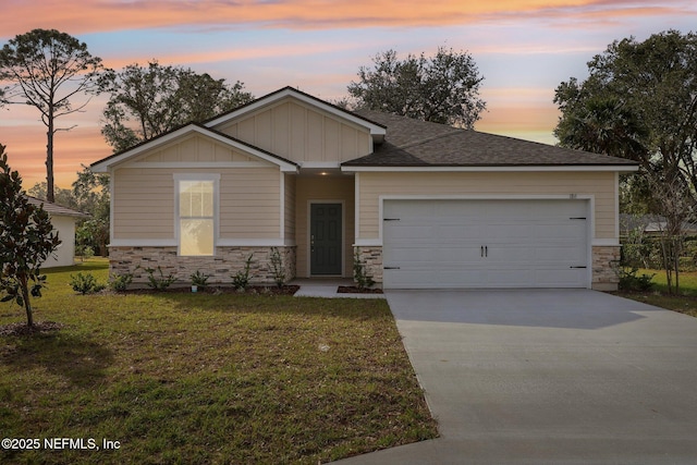 view of front of house featuring a garage and a lawn