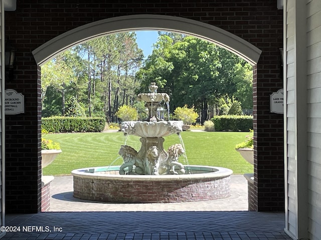 exterior space featuring a lawn