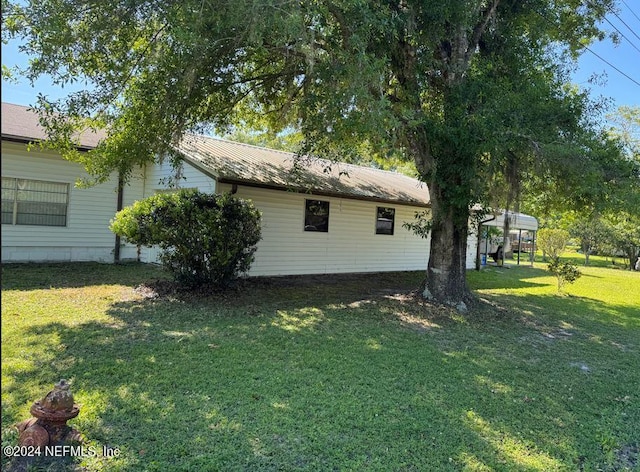 exterior space featuring a yard