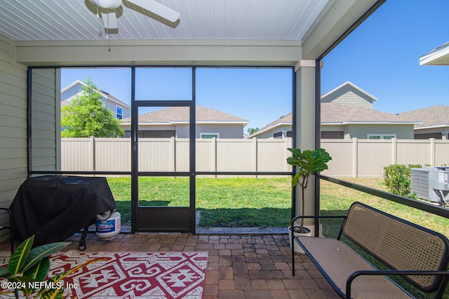 sunroom featuring ceiling fan