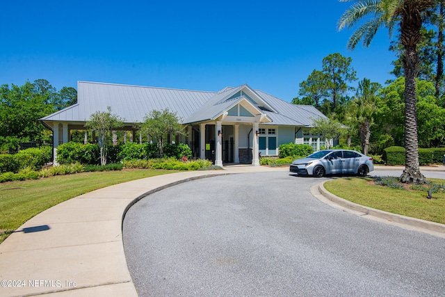 view of front facade with a front lawn