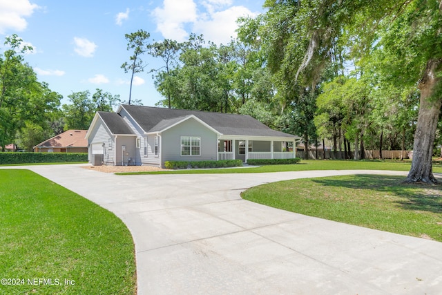 view of front of property featuring a front lawn and a garage