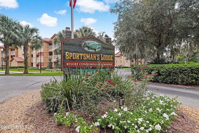 view of community / neighborhood sign