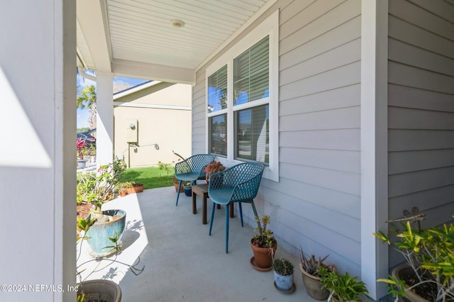 view of patio / terrace with covered porch