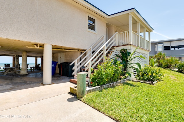 exterior space featuring a front yard