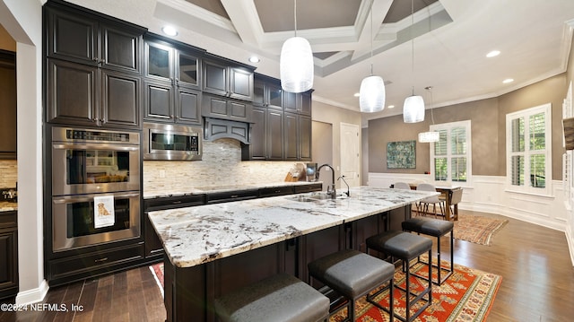 kitchen featuring sink, an island with sink, pendant lighting, and stainless steel appliances