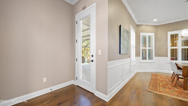 foyer entrance featuring crown molding and dark hardwood / wood-style flooring