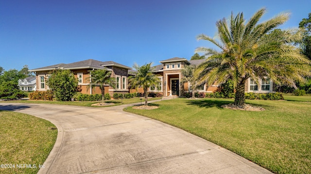 view of front facade featuring a front lawn