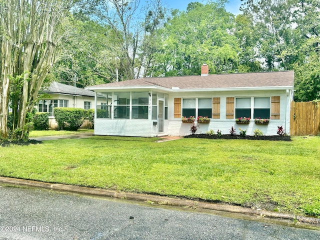 ranch-style house featuring a front lawn