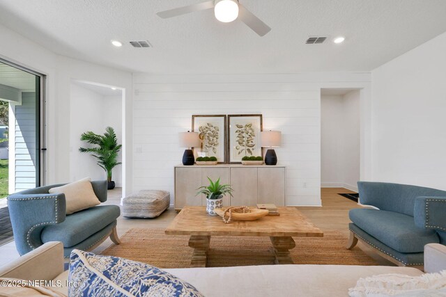 25 Seaside Vista Ct, Saint Augustine, FL 32084 - living room featuring wood finished floors, ceiling fan, recessed lighting, and a textured ceiling