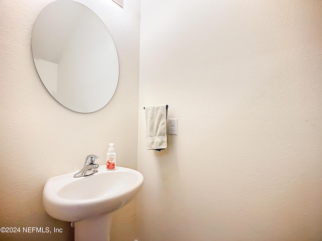 bathroom with sink