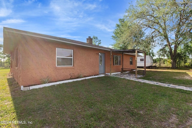 view of front of house featuring a front lawn