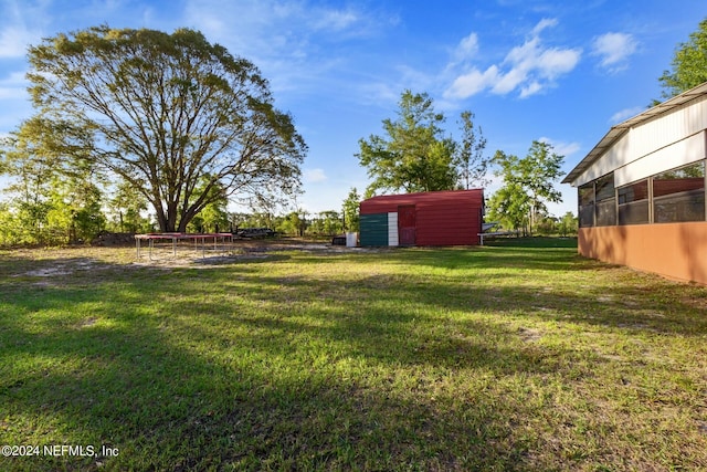 view of yard with an outdoor structure