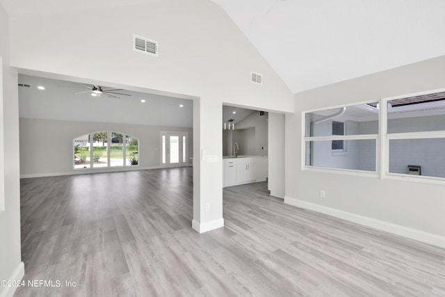 unfurnished room with light hardwood / wood-style flooring, sink, and ceiling fan