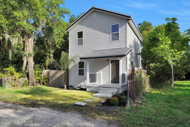 view of front of house with a front lawn