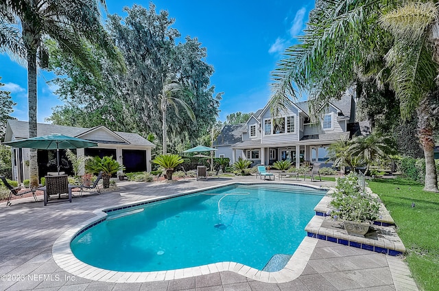 view of swimming pool featuring a patio