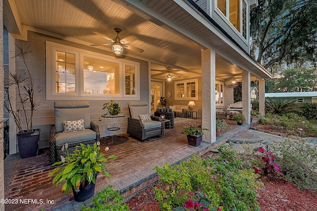 view of terrace featuring ceiling fan and an outdoor hangout area