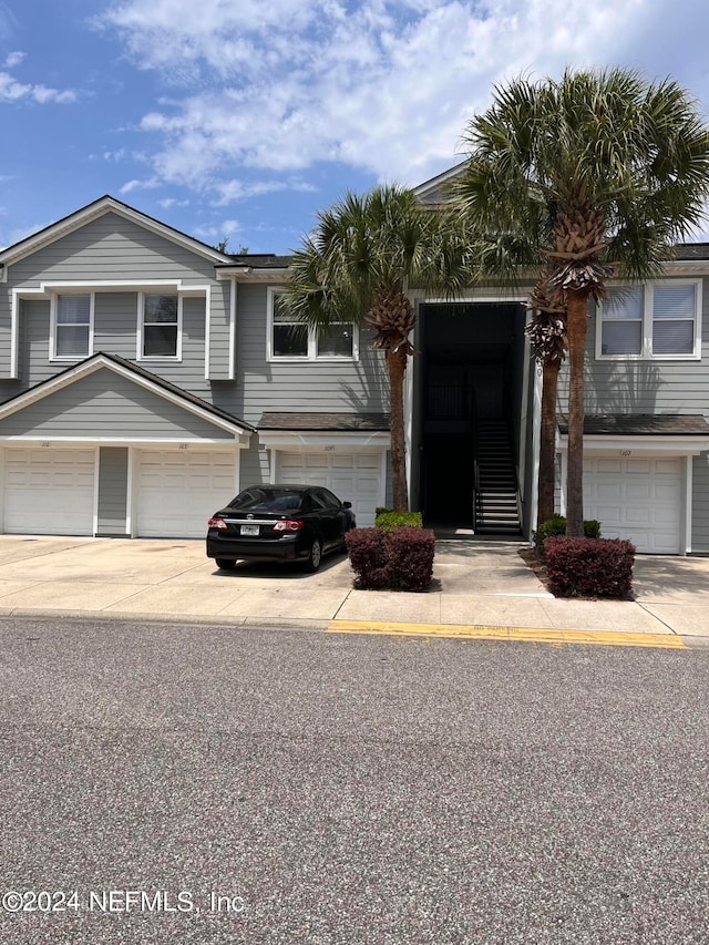 view of front facade featuring a garage