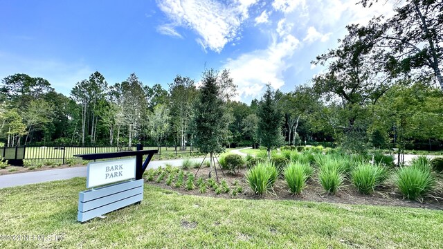 view of home's community featuring a yard