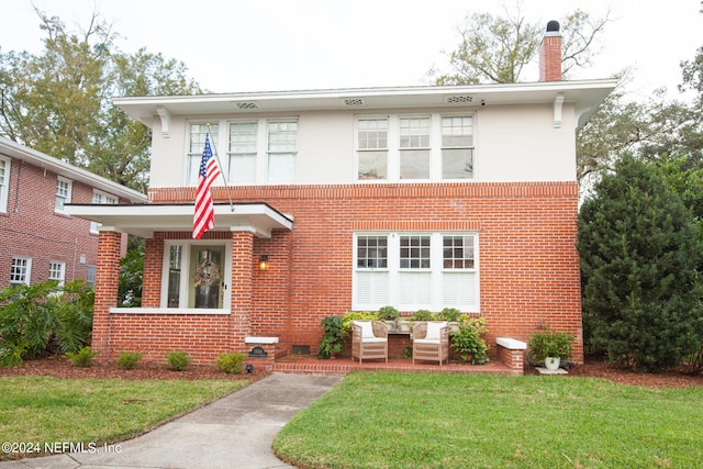 view of front of property featuring a front lawn