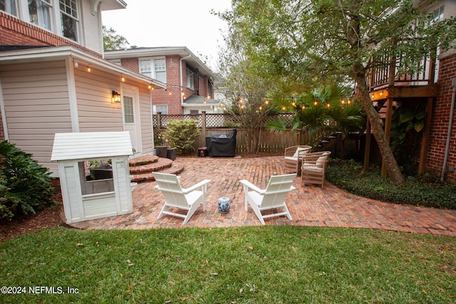 view of yard with a patio