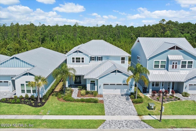 view of front of home featuring a front lawn and a garage