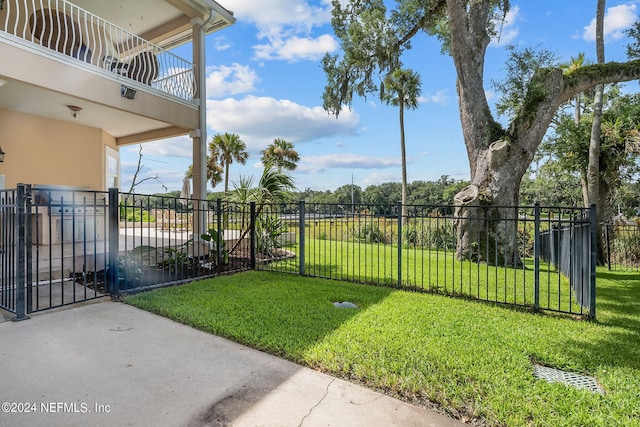 view of yard with a balcony