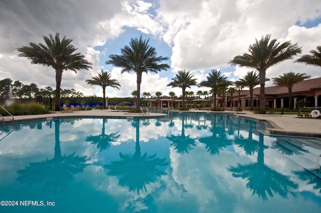 view of swimming pool