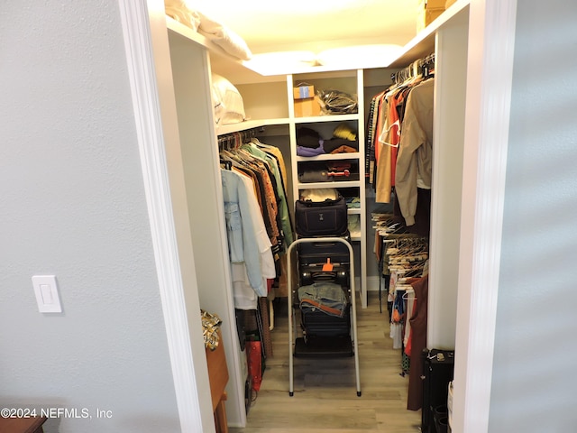 walk in closet with hardwood / wood-style floors