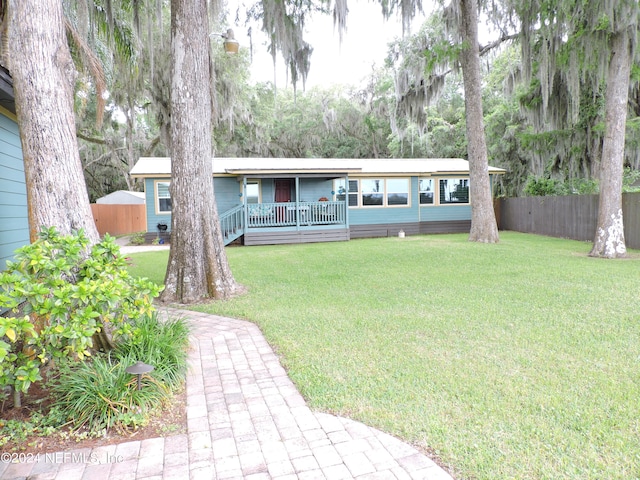 view of front of house featuring covered porch and a front yard