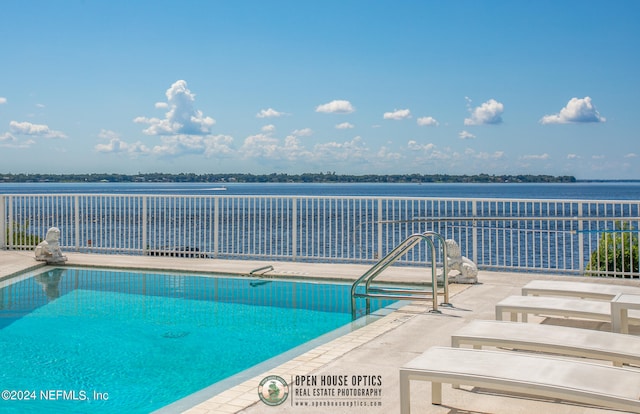 view of pool featuring a water view