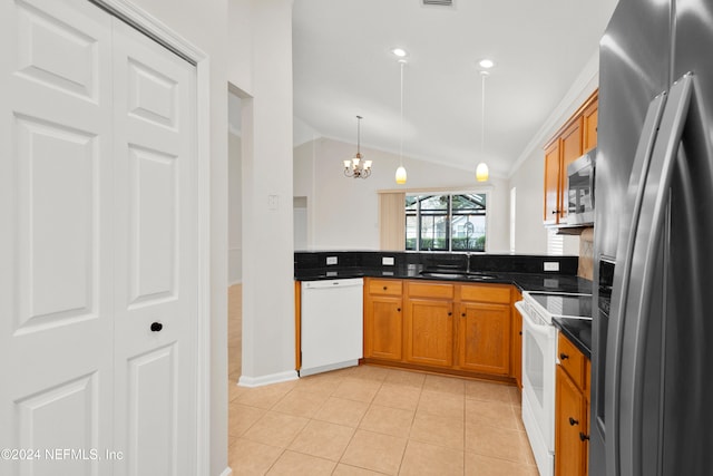 kitchen featuring sink, a chandelier, decorative light fixtures, lofted ceiling, and appliances with stainless steel finishes