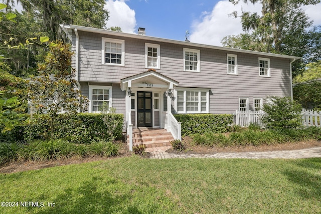 view of front of home featuring a front yard