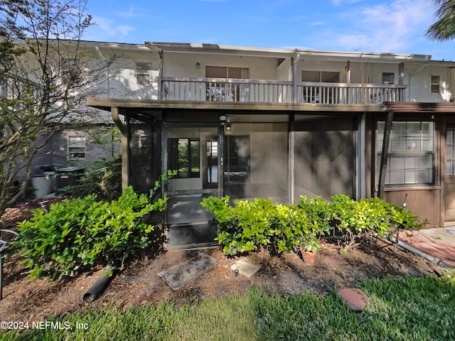 view of front of house with a balcony