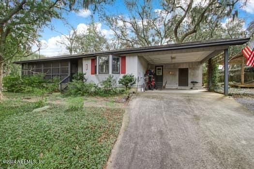 single story home with a carport