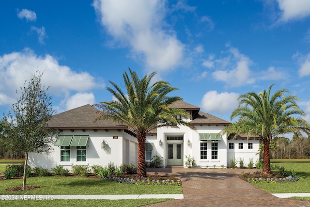 view of front of property with a front yard