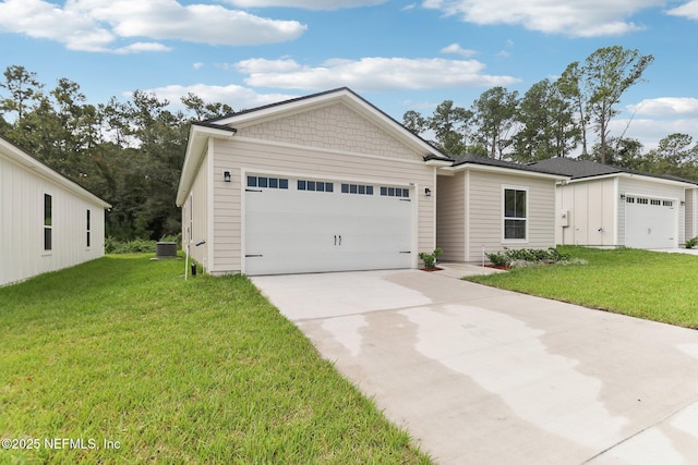 view of front of property featuring cooling unit, a front lawn, and a garage