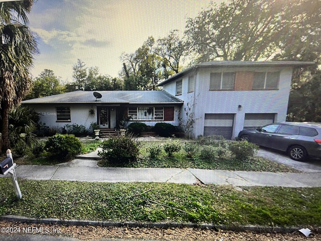view of front of home with a garage