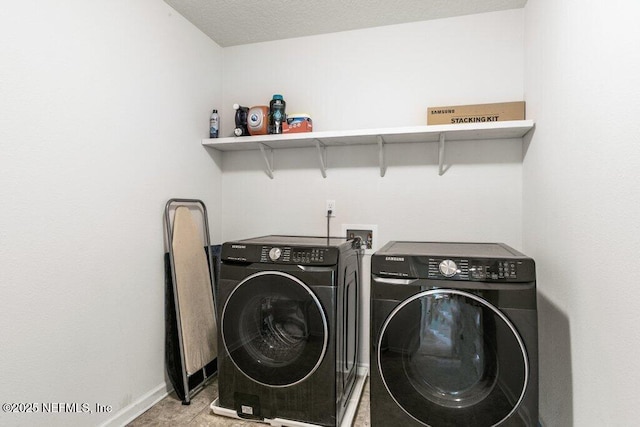 laundry room with washing machine and clothes dryer, laundry area, and baseboards