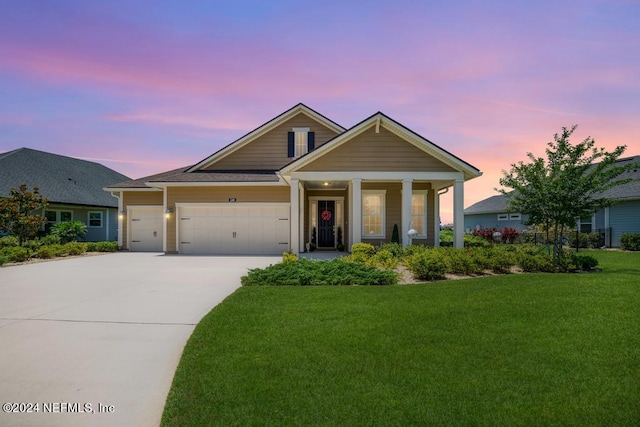 view of front facade featuring a garage and a yard