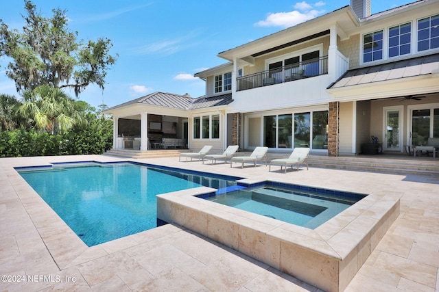 view of swimming pool with a patio area, ceiling fan, and an in ground hot tub