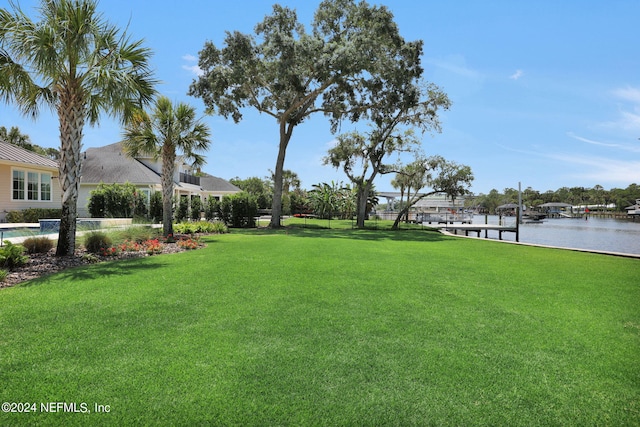 view of yard featuring a water view