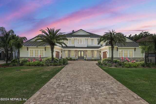 view of front of home featuring a lawn