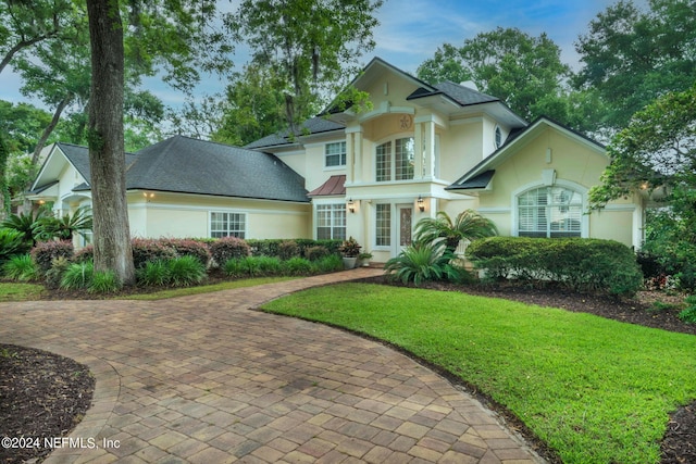 view of front of house with a front lawn