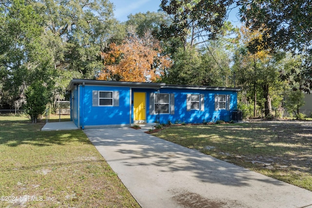 ranch-style home with a front yard